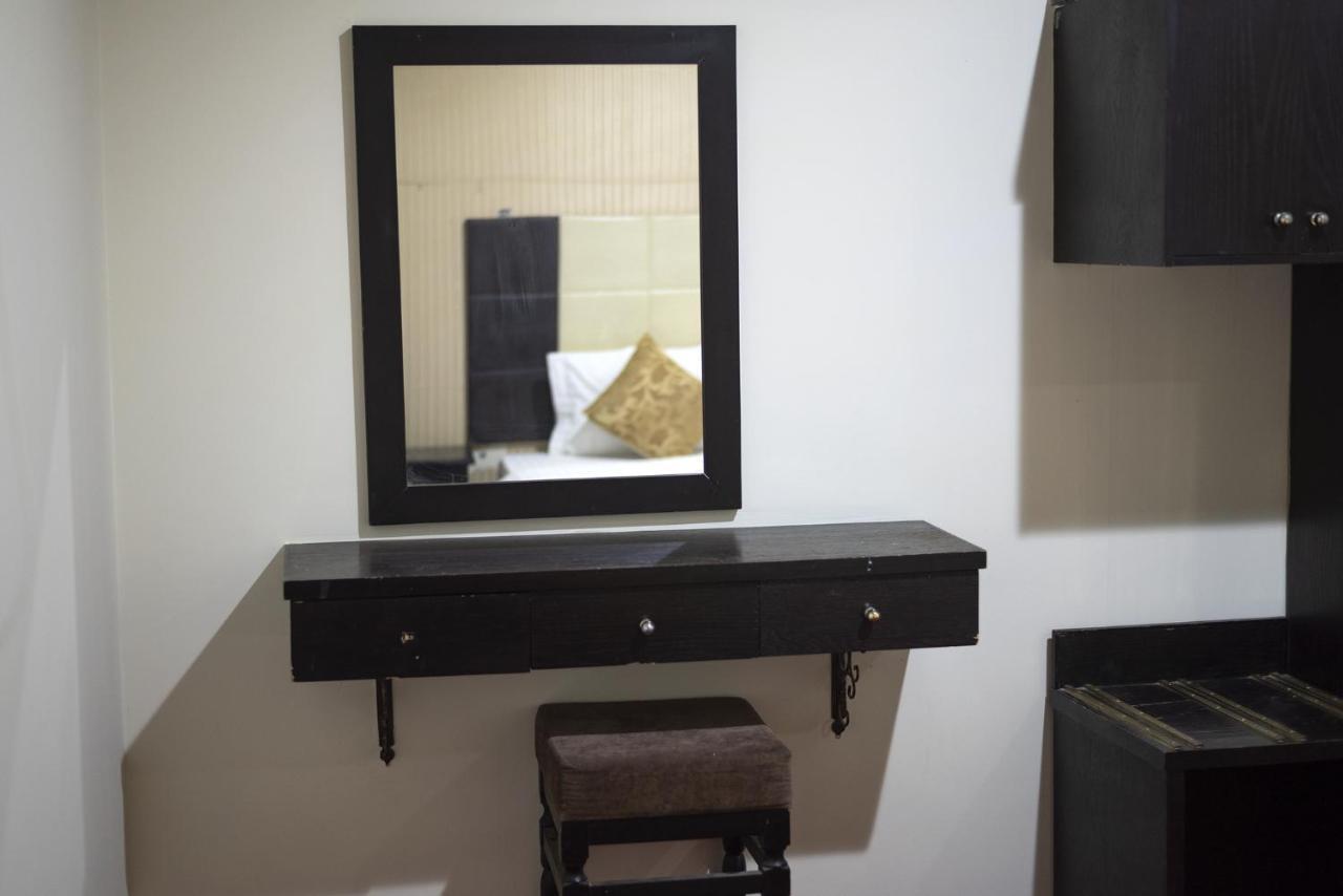 Quiet Rooms 1 *